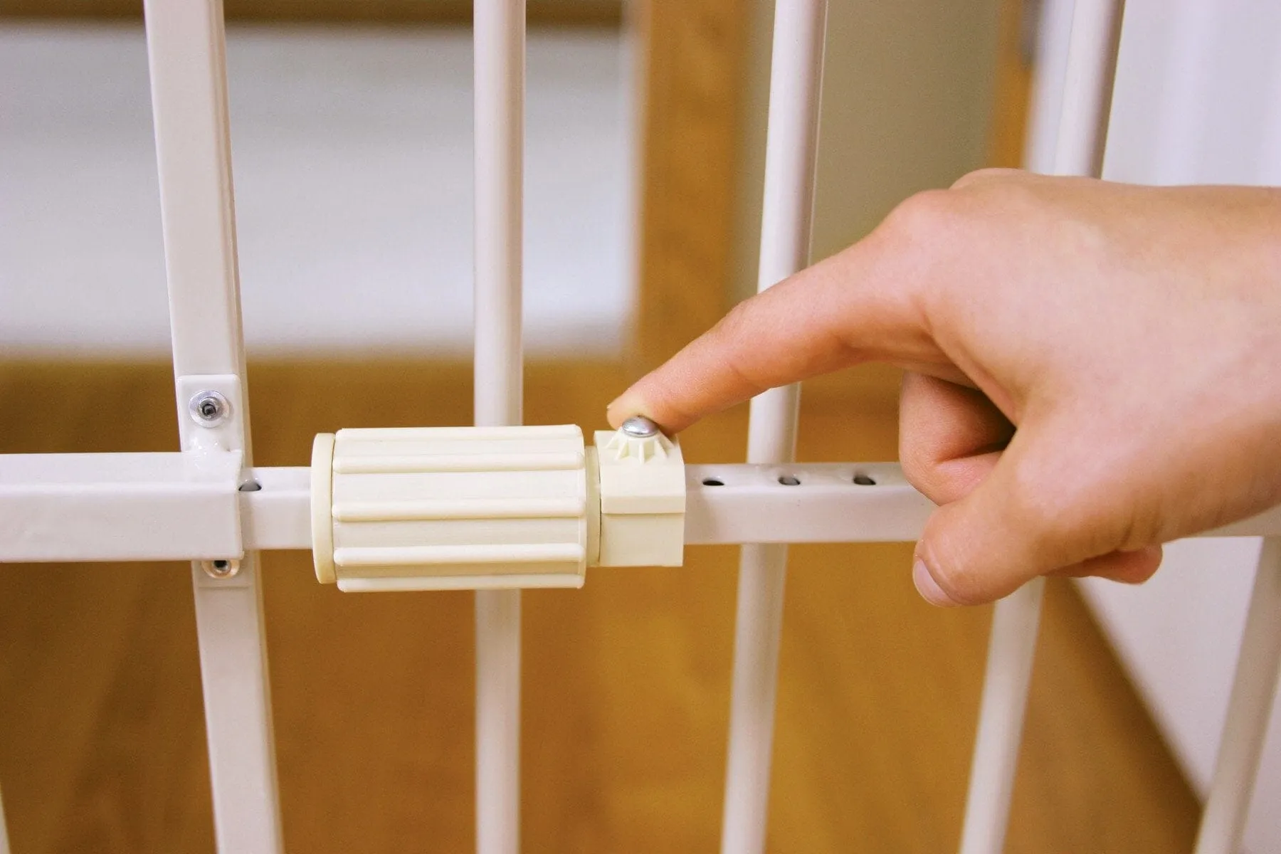 Carlson Pet Expandable Metal Pet Gate with 8X8" Pet Door -White - L: 26-30" X W: 2" X H: 24"