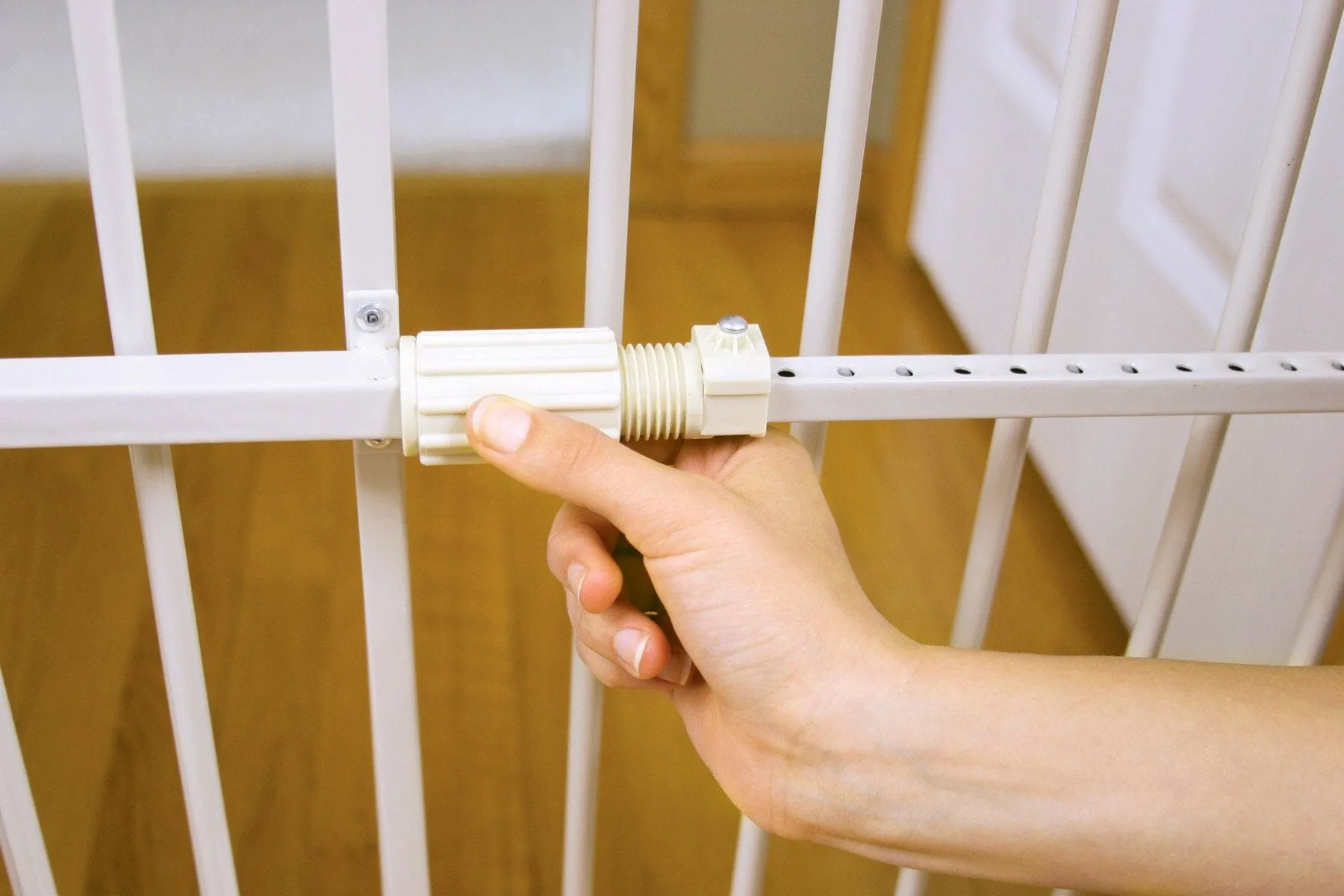 Carlson Pet Expandable Metal Pet Gate with 8X8" Pet Door -White - L: 26-30" X W: 2" X H: 24"