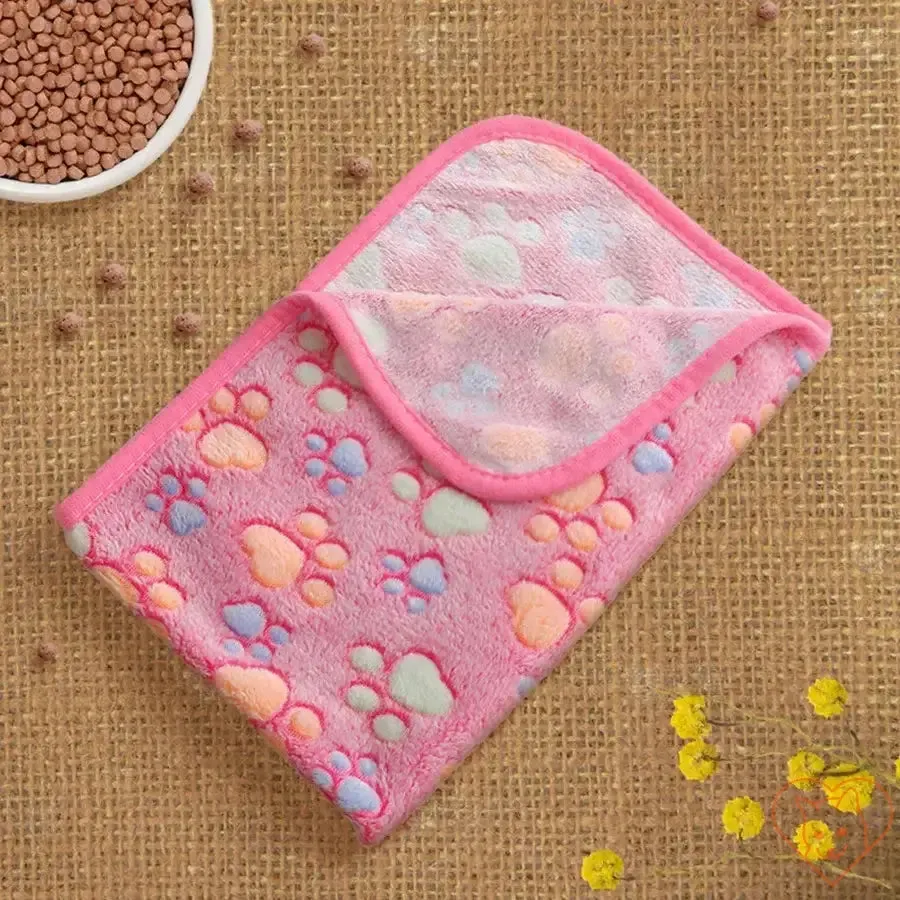 Flannel Paw Print Cat Blanket – Soft, Warm, and Fur-Free Universal Pet Blanket
