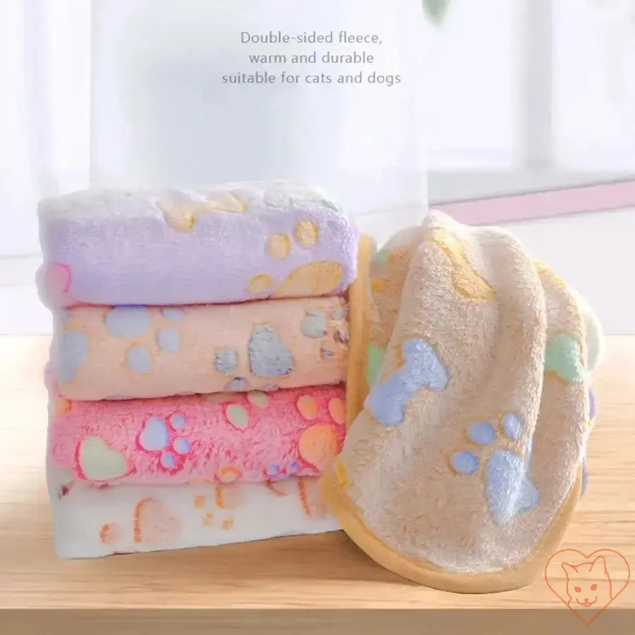 Flannel Paw Print Cat Blanket – Soft, Warm, and Fur-Free Universal Pet Blanket
